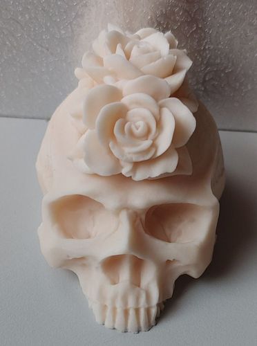 Totenkopf mit rosen  (Blanko Ivory) 10 cm Lang x 6,5 cm Breit x 5,5 cm